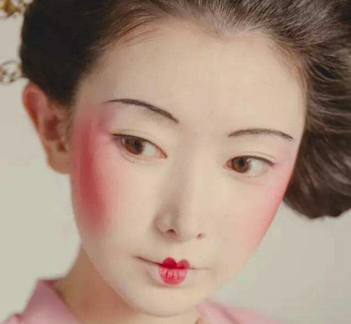 为什么日本艺伎把脸涂得那么白?网友:原因果然来自中国!
