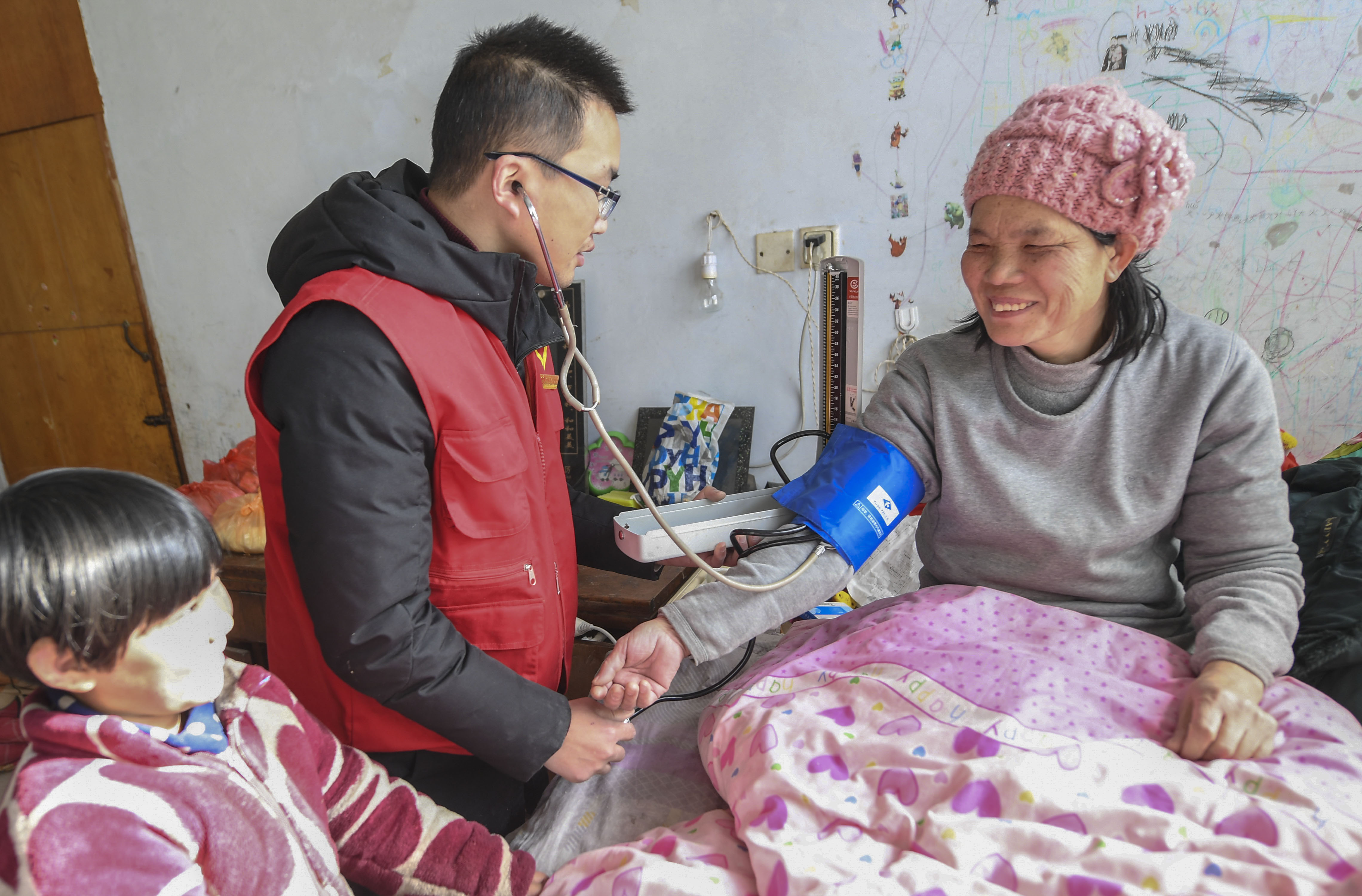 (社会)(3)河北景县:"暖冬"行动关爱留守老人