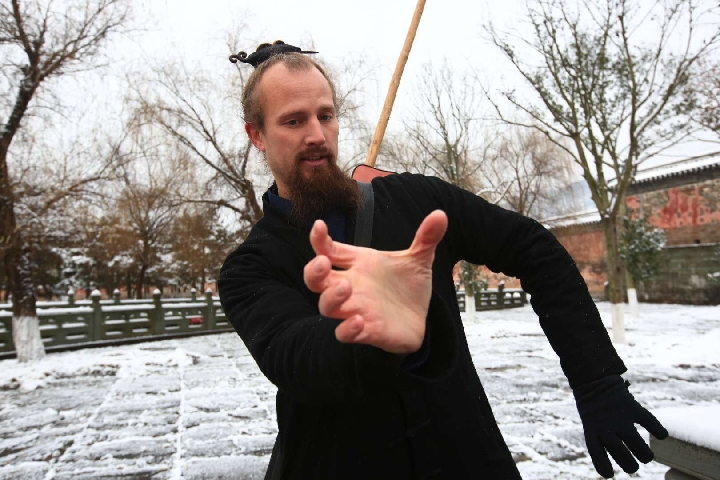 武当山下:洋弟子习武问道迎新年