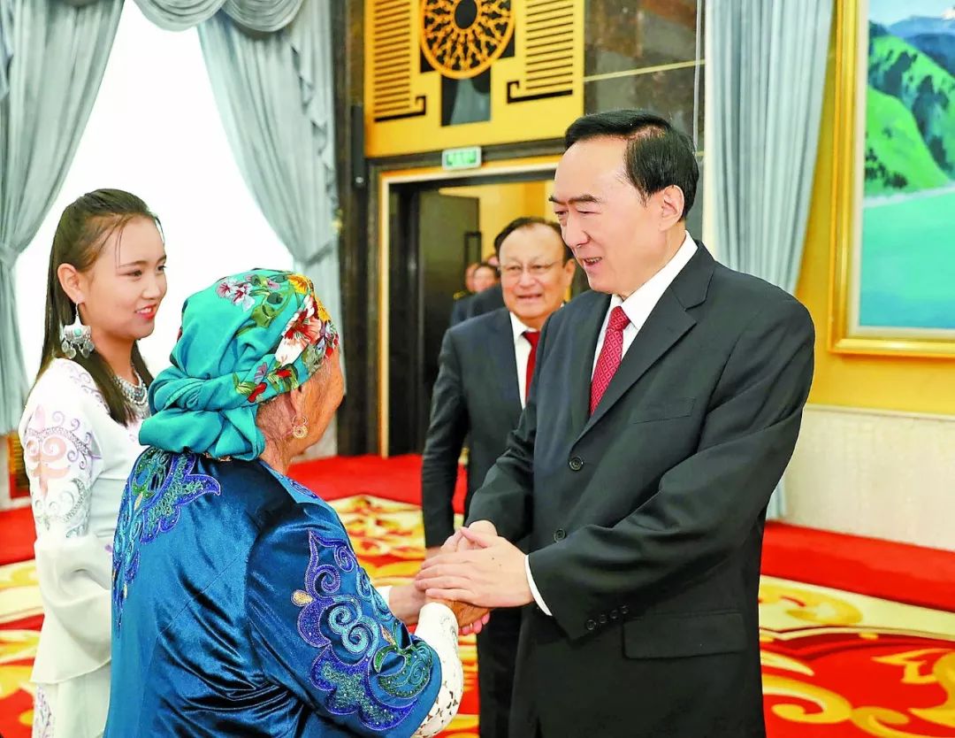 陈全国雪克来提·扎克尔会见我区国家荣誉称号获得者及其亲属和单位