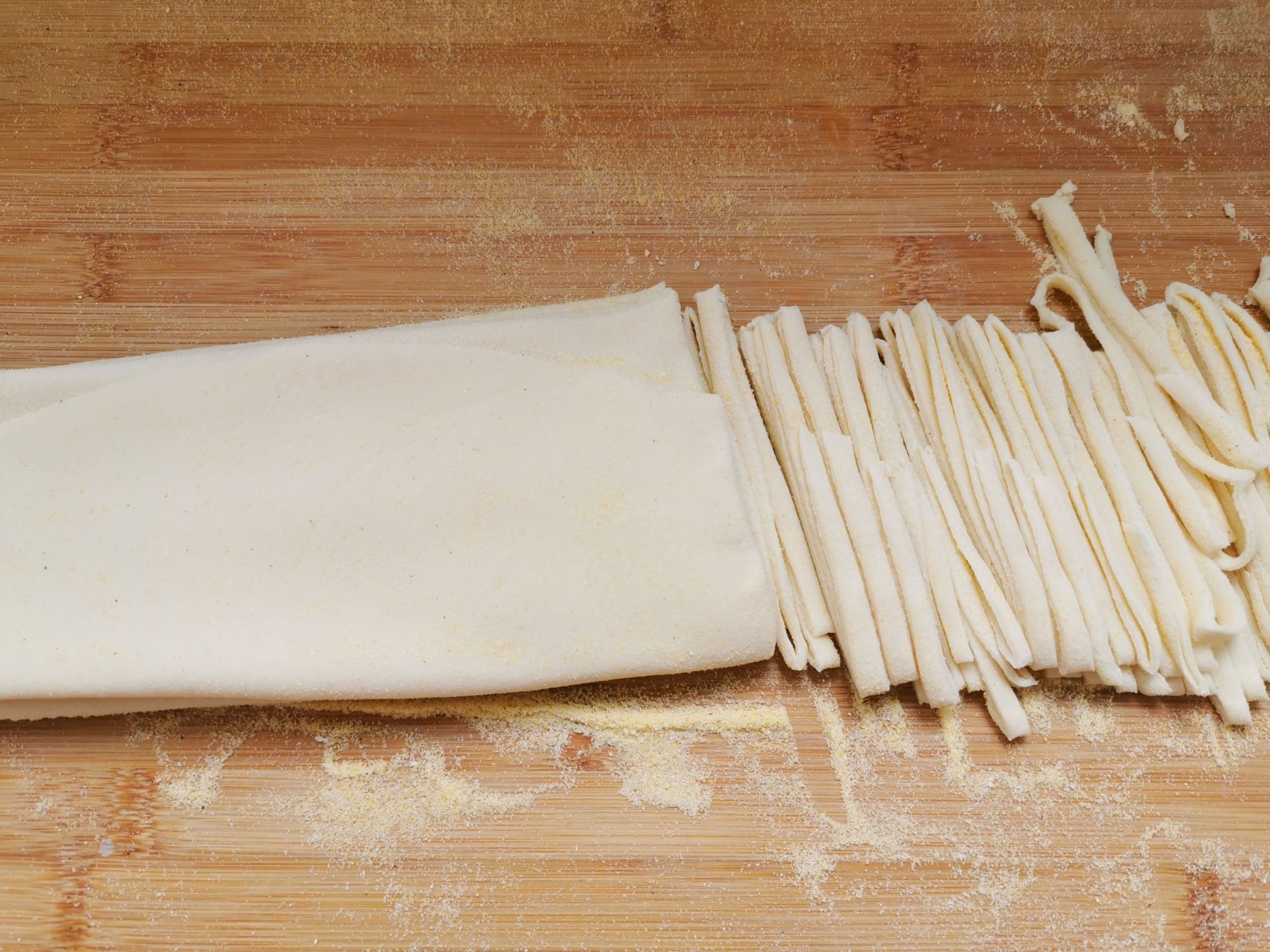 别囤面条方便面了,自己在家做手擀面,营养健康好消化,简单易学