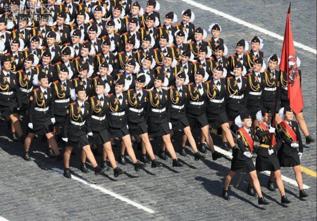 震惊!卢旺达阅兵式上居然喊出中文口号