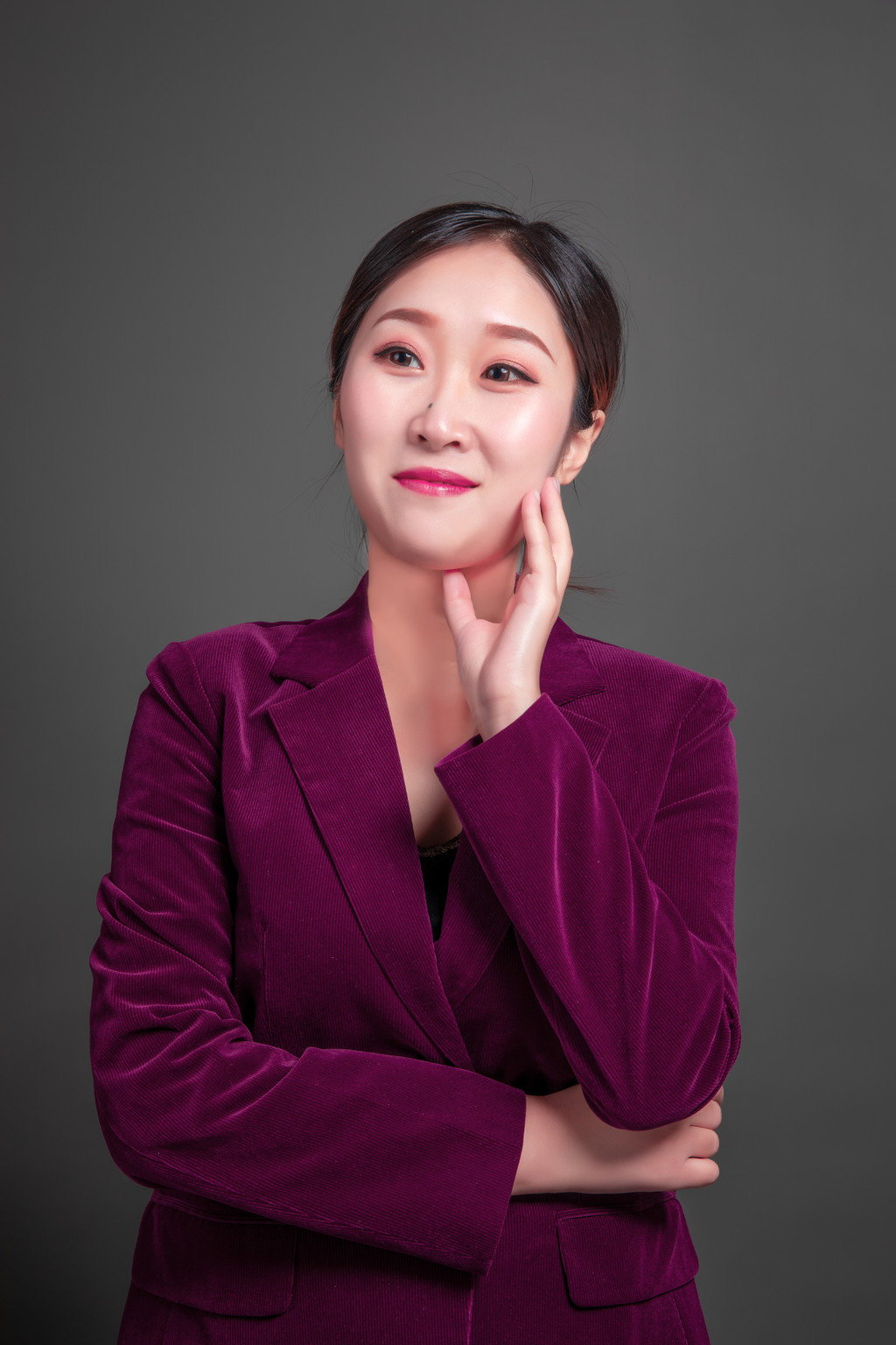 人像摄影:端庄娴雅的姑娘 转载自百家号作者:小佳摄影