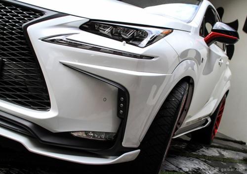 车身由尊贵的钻石切割高端设计,尽显时尚,前排两级释放双安全气囊