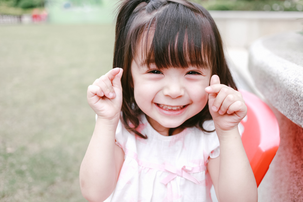 《放开我北鼻》噗噗进军娱乐圈开始演戏,而哈琳的背景更加强大!