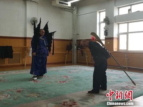 京剧名家贺春泰:京剧演的是功夫上台需一丝不苟