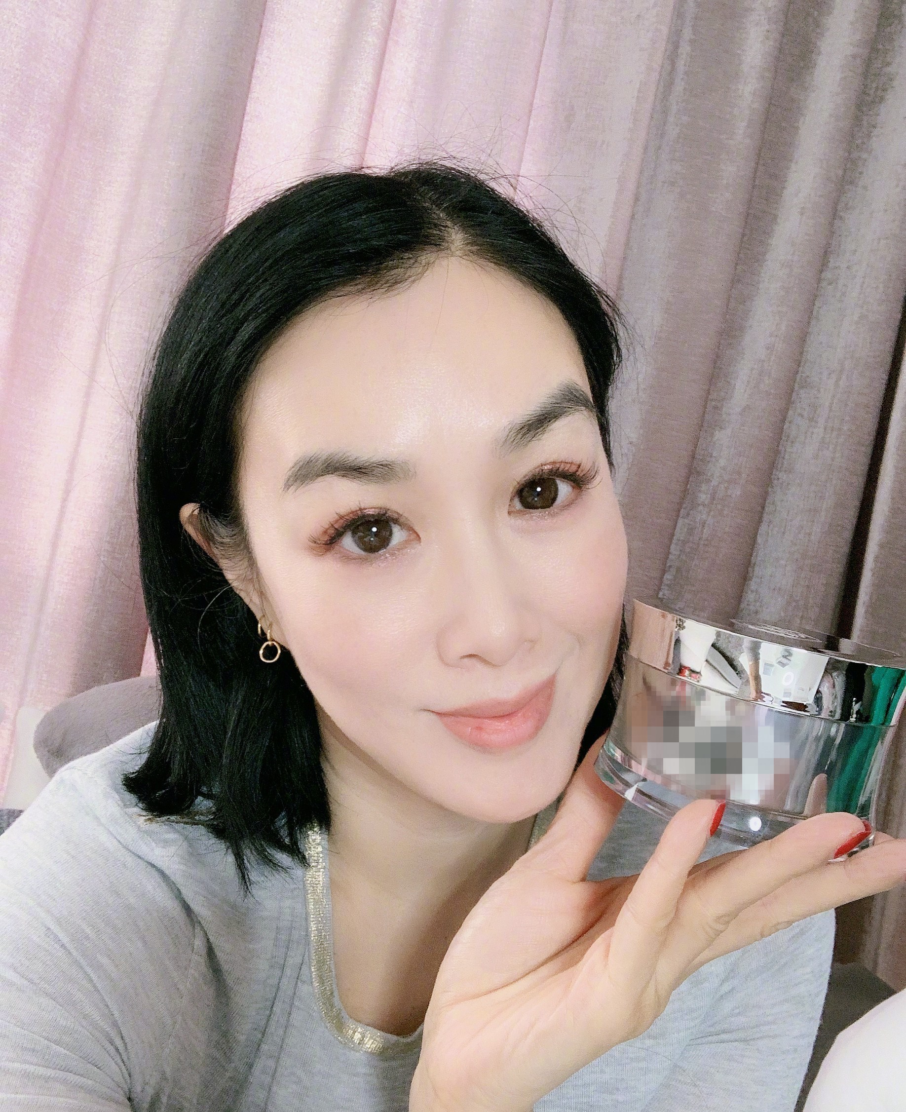 喝油排毒遭打脸后!钟丽缇再安利面膜自拍照p到变形