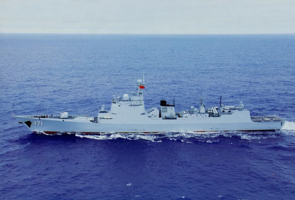 继1999年服役的051b深圳号之后,中国继续进行新一代驱逐舰的研发工作.