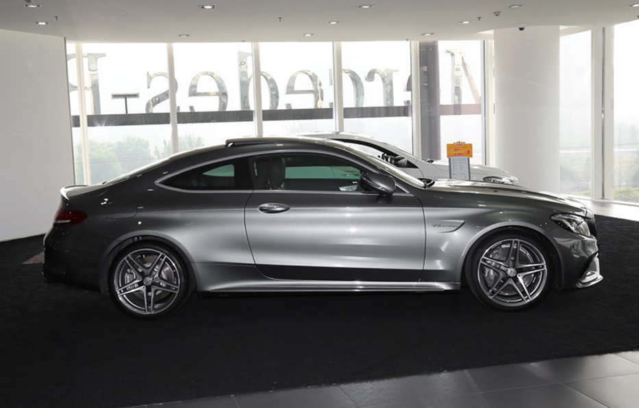 奔驰c级amg c 43 cabriolet外观的观赏