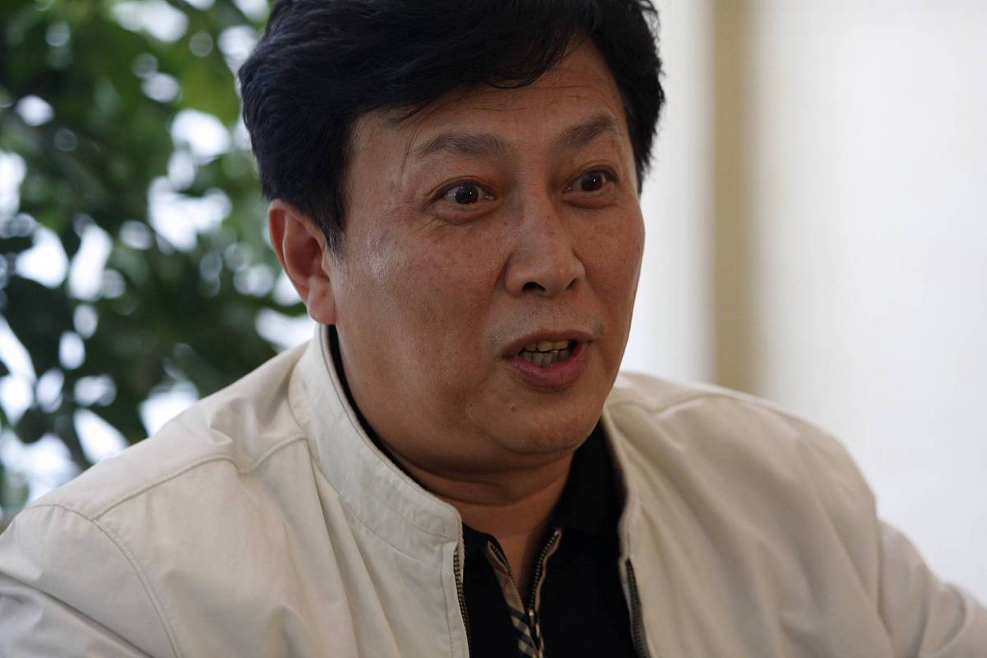 演员唐国强说,十八岁进入八一厂,拍的第一部电影,还是黑白的,叫南海