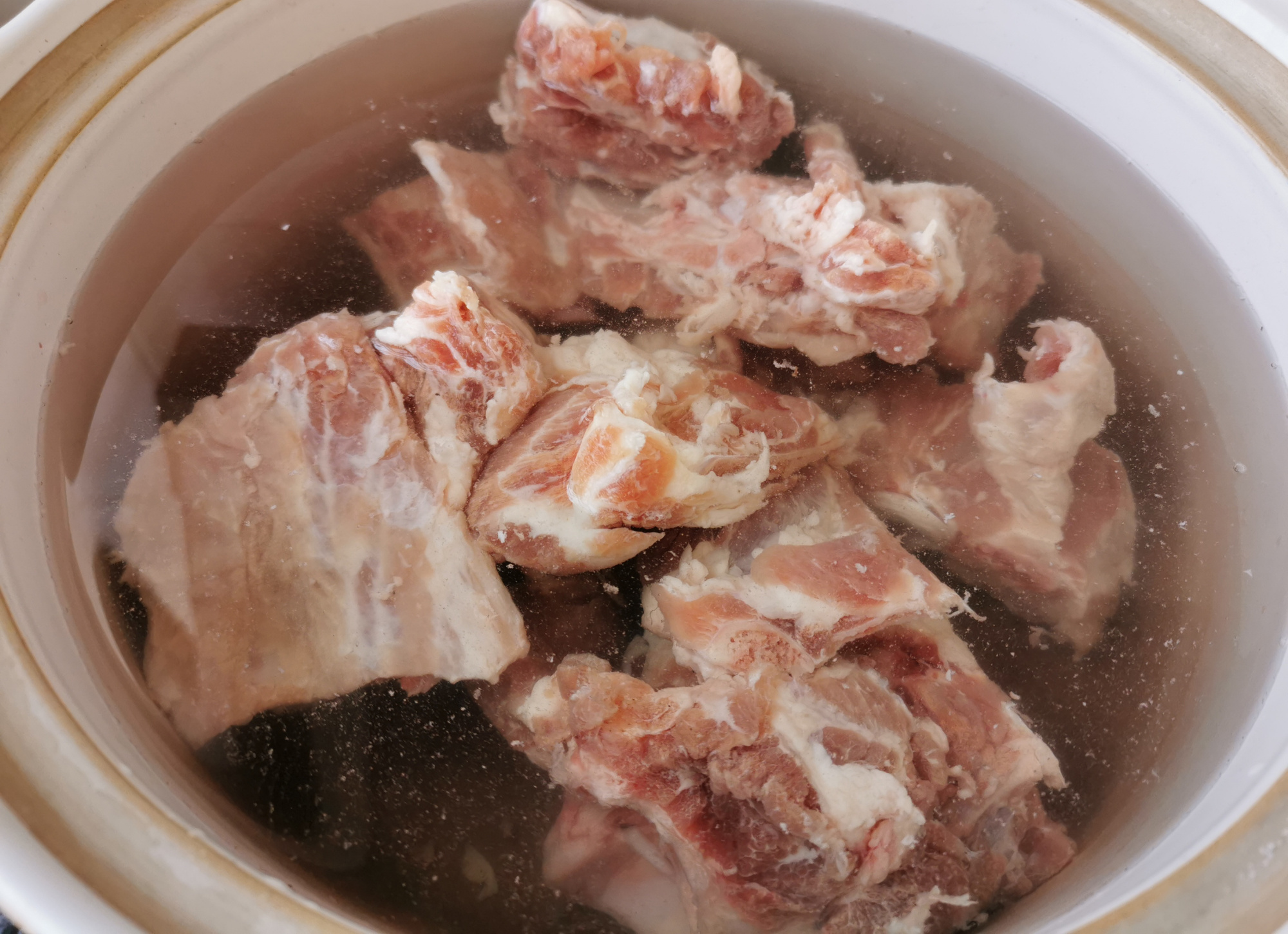 家里只剩骨头了,炖了一锅酱大骨,酱香浓郁,油而不腻,真香