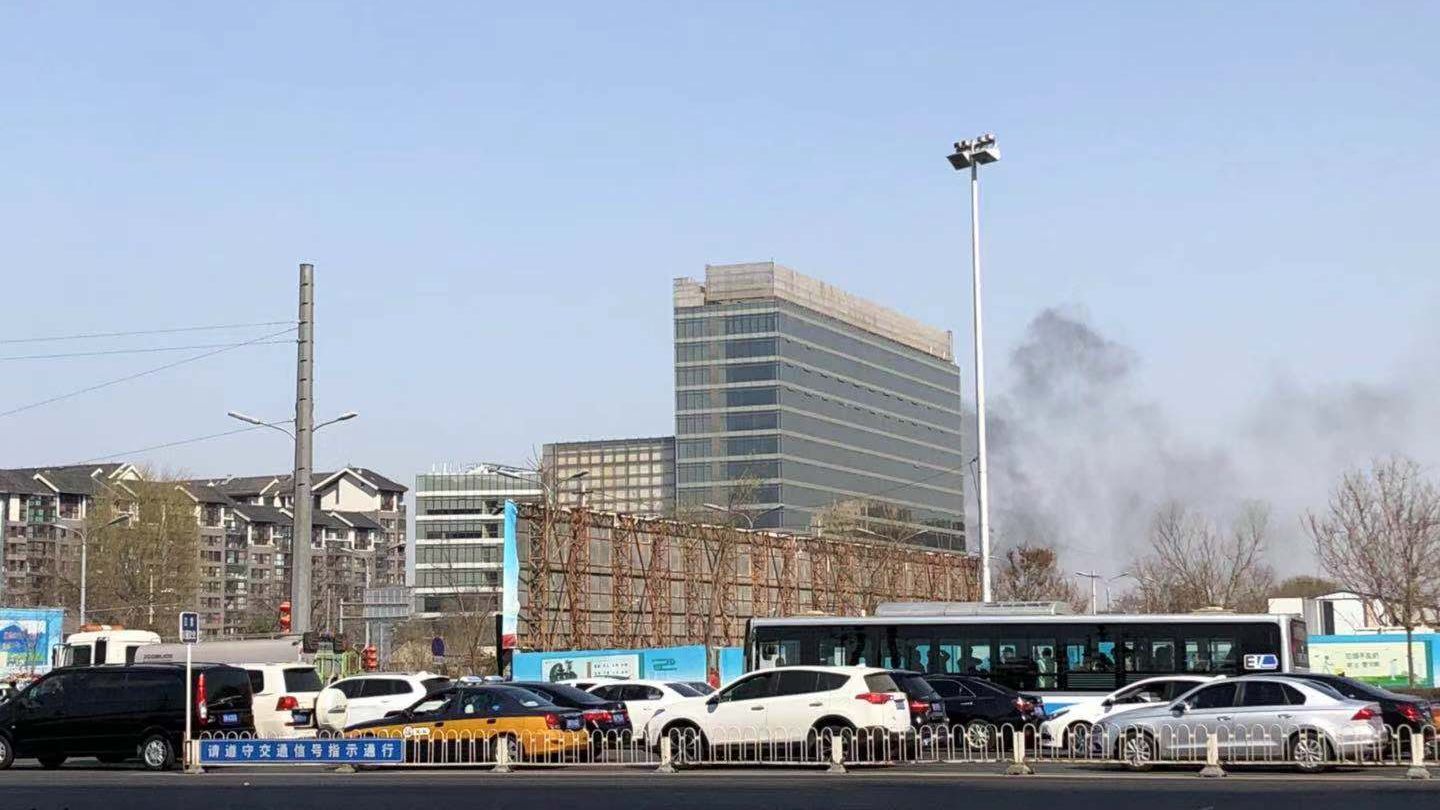 北京前门石头胡同突发火灾 无人员伤亡