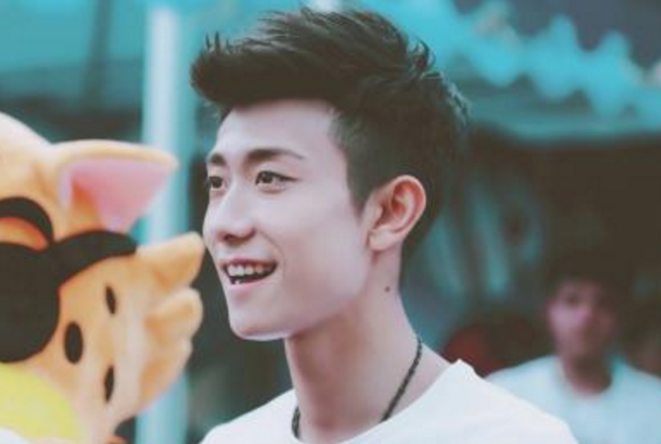 张一山官宣新剧,看到女主后,网友:这是超越杨紫李现的节奏啊!