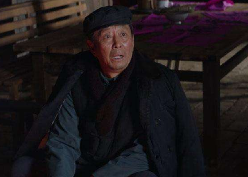 《闯关东》中,作为执行导演还客串了剧中的王老永,这个角色的名字
