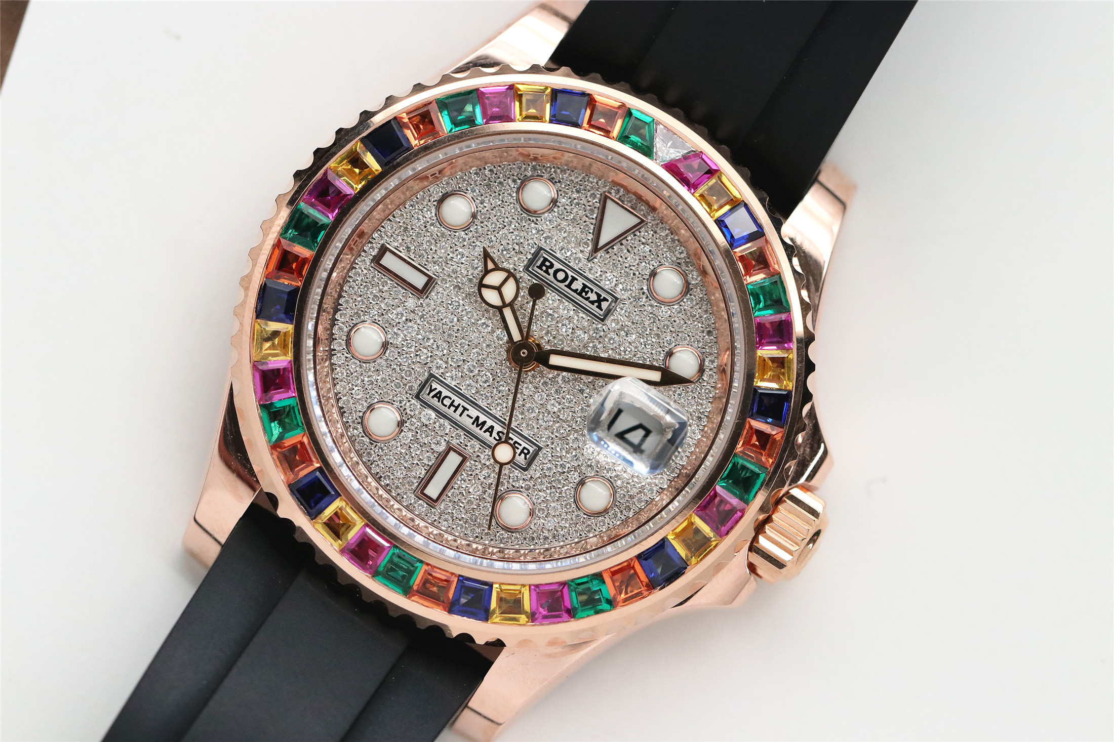 高端工艺展现高贵的气质,劳力士糖果圈包金加真彩宝后镶钻