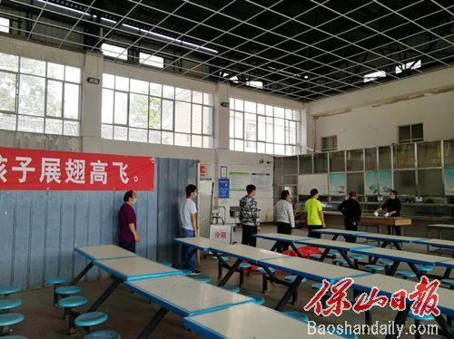腾冲第六中学开展疫情防控应急演练