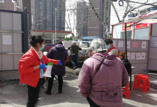 十方庵社区党委书记郭小红:铿锵玫瑰"疫"线绽放芳华