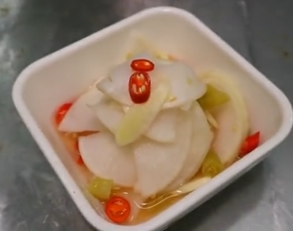 酸辣萝卜片,让大家回味无穷,上桌就吃完
