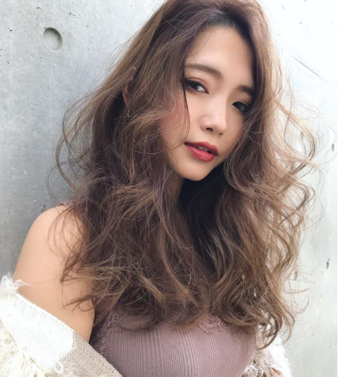 2019温柔女性:离子烫浅之倾月发型,漂亮又吸引帅气男神目光