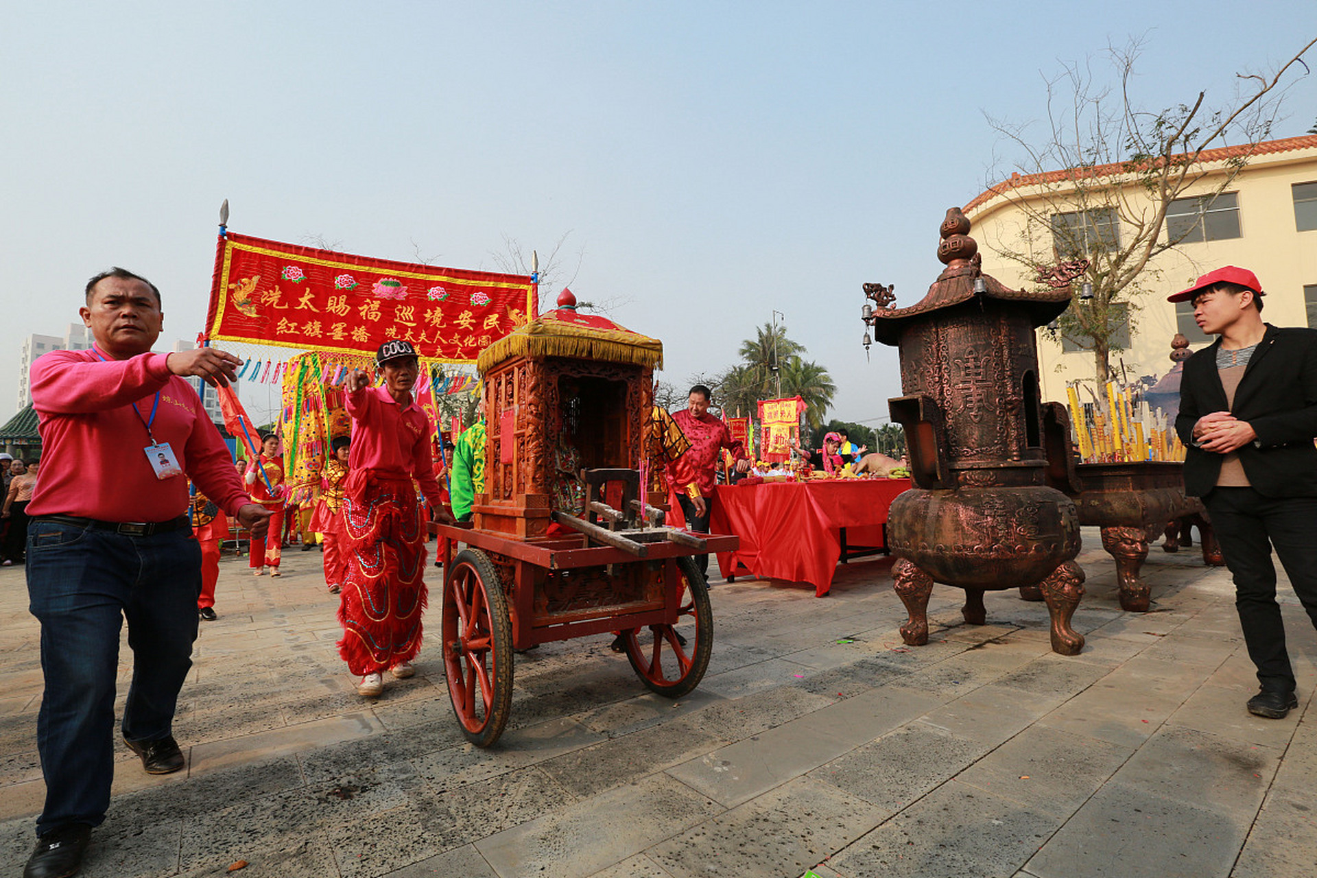 小满节气的风俗#   祭车神:在一些农村地区,祭车神是古老的小满习 ..