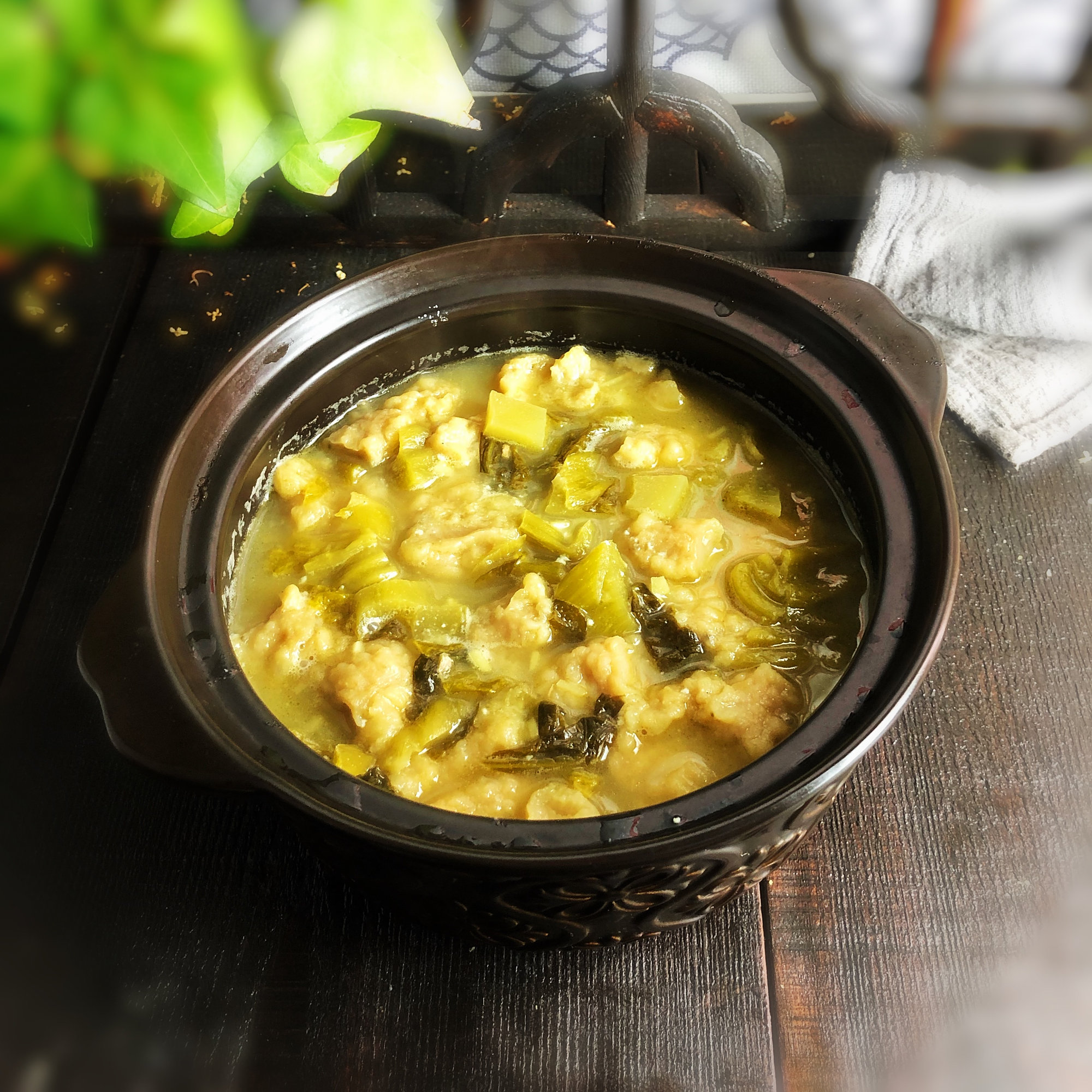 女儿口中最爱的豆花,原来就是用盐卤点的,与酸菜酥肉搭配真美味