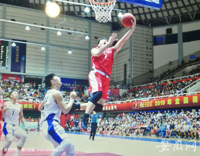 安徽文一男篮大胜广西 取得总决赛开门红