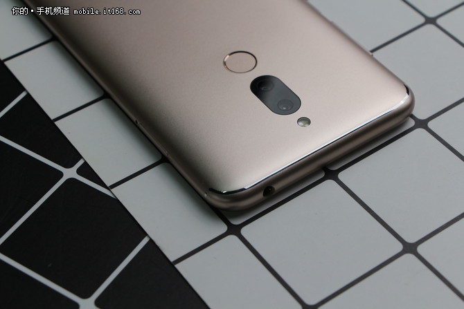 中国移动a4s评测 百元入门机也有高颜值