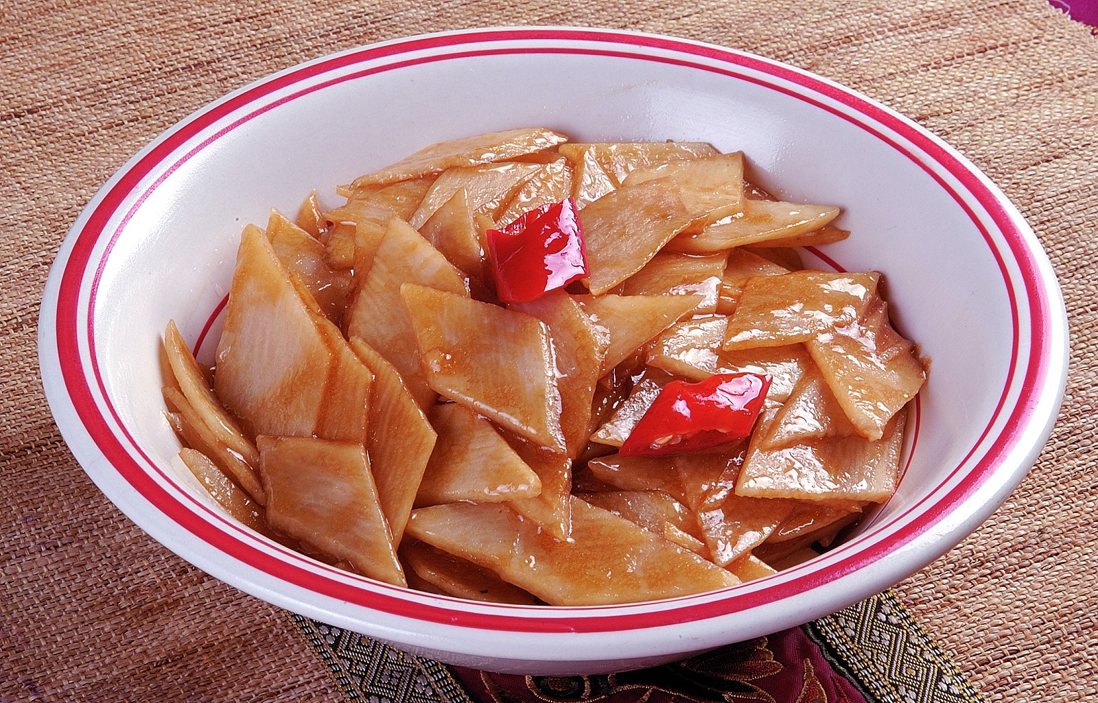 醋溜山药:色泽鲜亮,吃进嘴里一定很美味,好想来一口