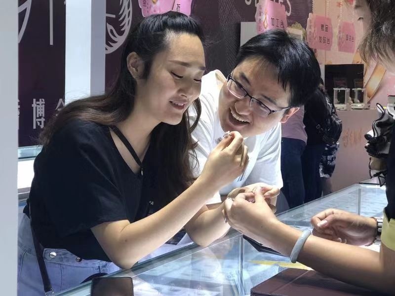 中国婚博会秋季展天津开幕 现场交易额破亿元