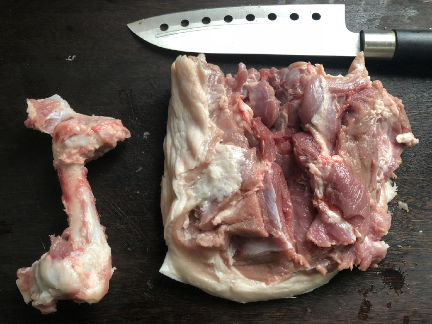 又到冬令进补时,肘子这么做,一点也不腻,而且吃起来还特过瘾