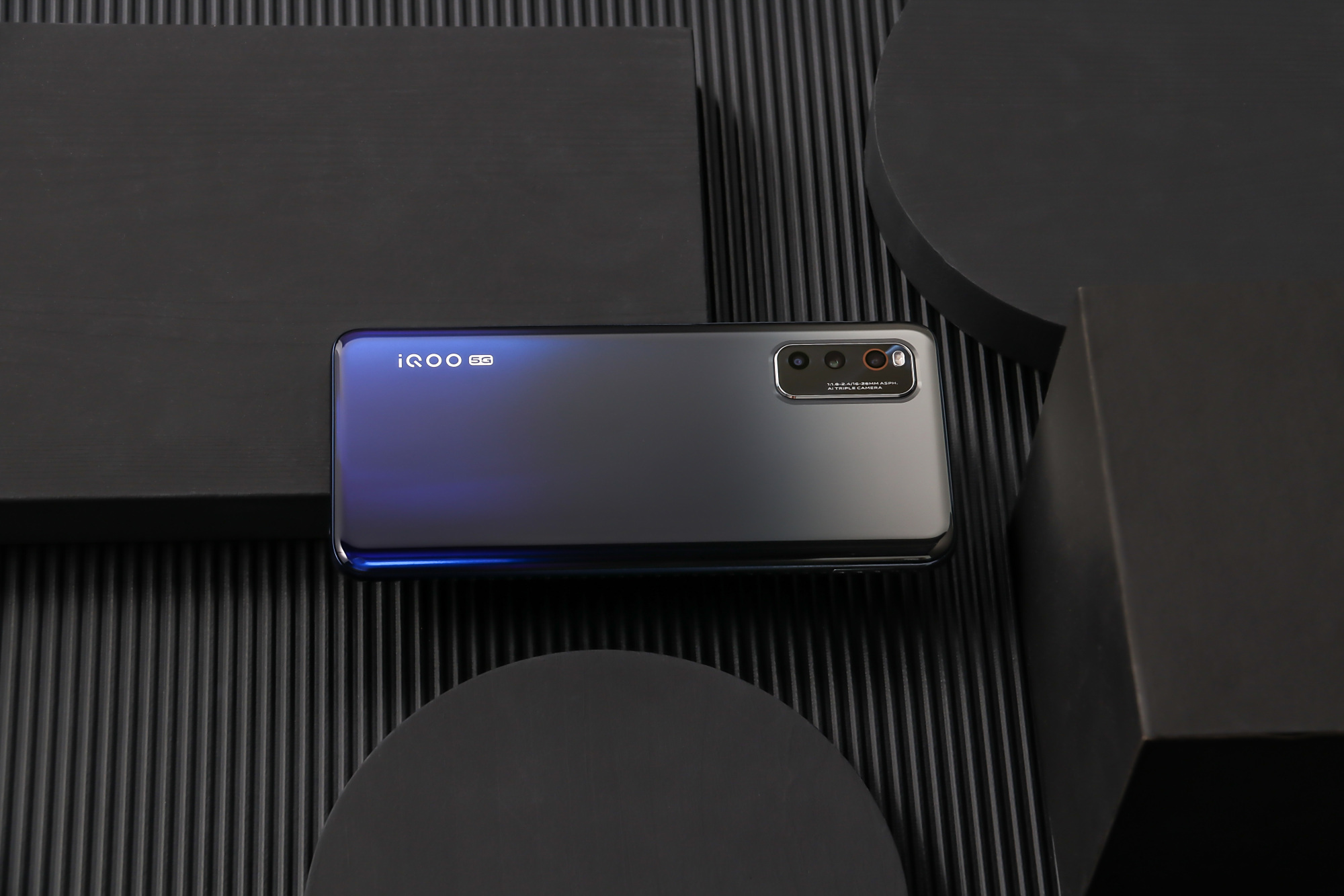 将黑夜星空融于手机背部,iqoo neo3图集赏析,美就完事了