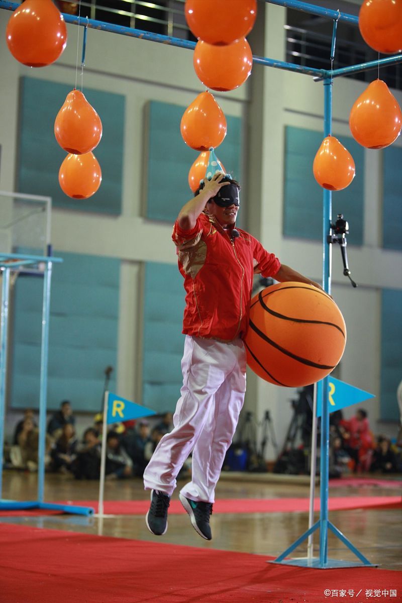 前天,我回老家把宅子卖了,买主是我哥,为收钱,弄得我左右为难了