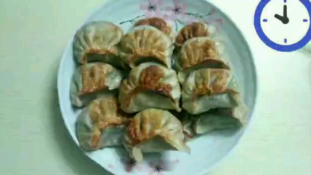 岭南传统小吃系列――弯梳形韭菜肉煎饺制作配方和详细操作步骤