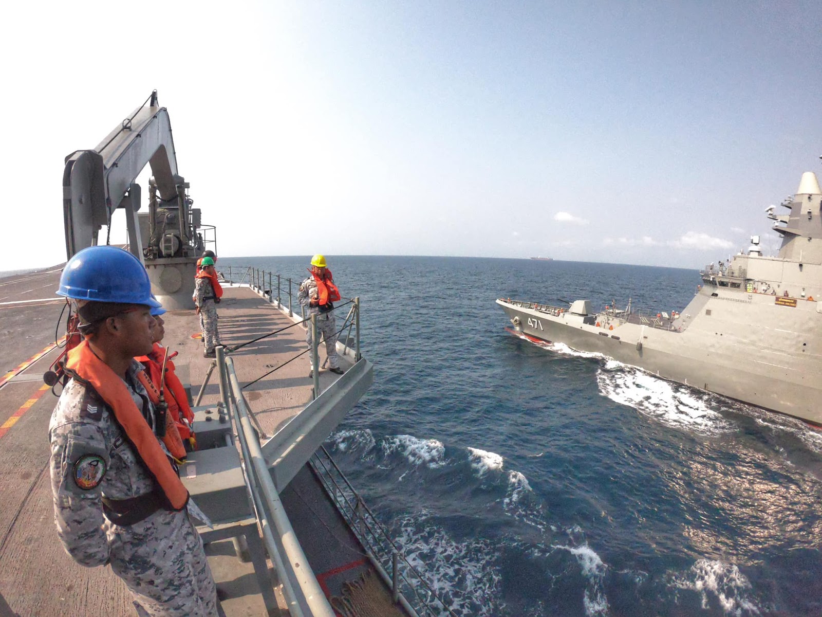 泰国展示其"航母战斗群" 舰载机只剩2架直升机