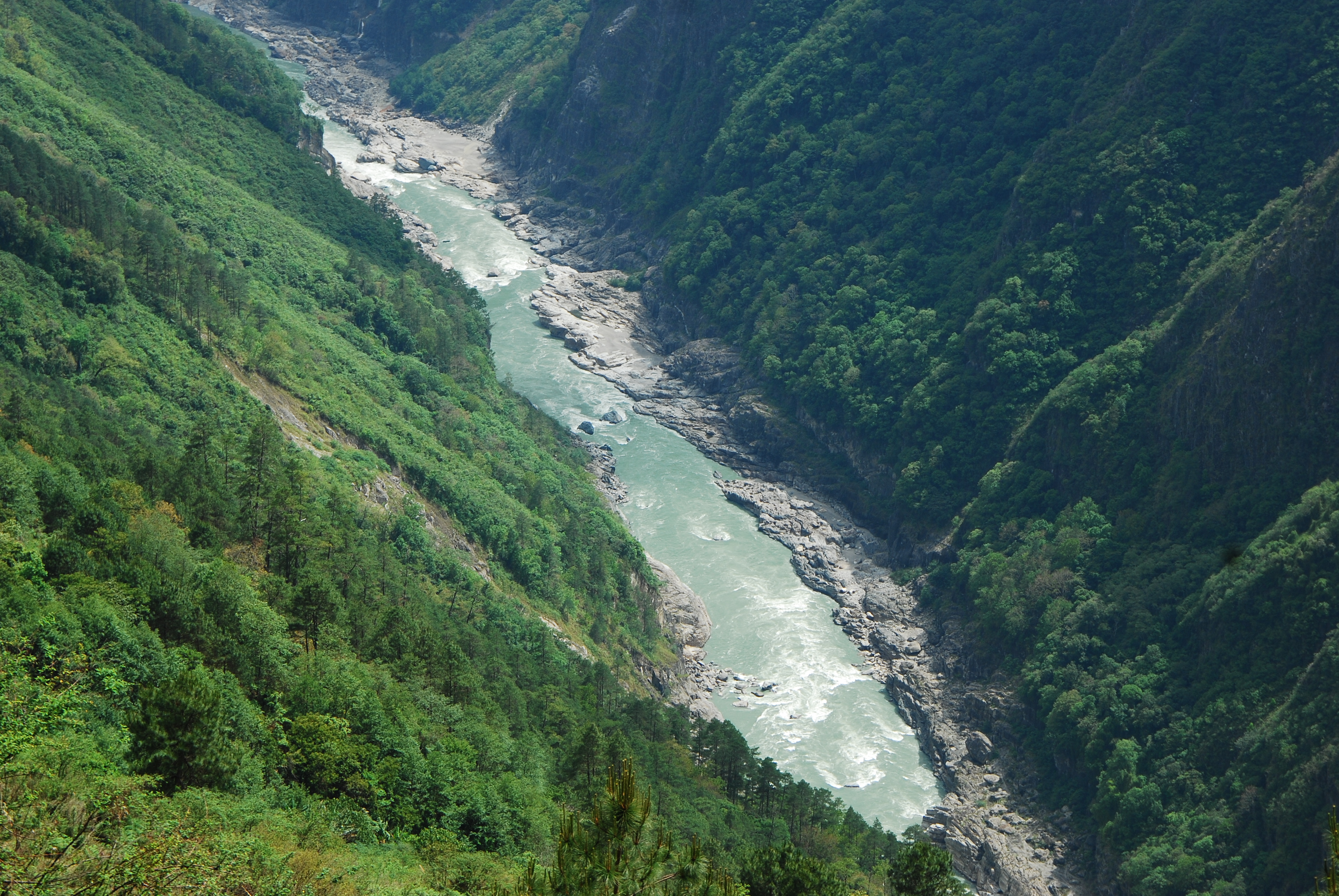 徒步雅鲁藏布大峡谷笔记:墨脱甘登不分男女老少,对黄酒独有钟情
