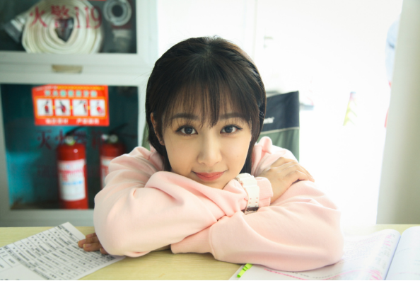 王一菲在剧中饰演的鸟族公主穗禾,她一心爱着旭凤,但无奈旭凤眼里只有