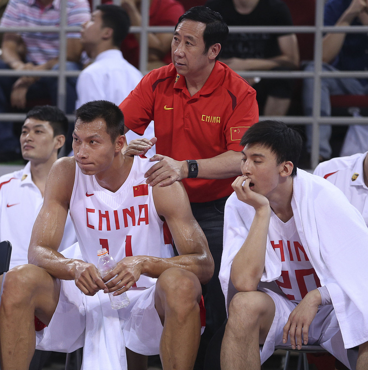 易建联正式宣布退役# #易建联宣布退役一个时代的结束# 易建联5年nba