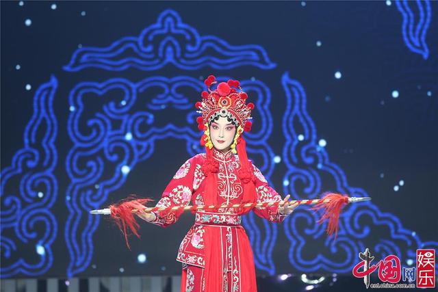 《喝彩中华》曹可凡召集韩雪薛佳凝挑战跨界唱戏