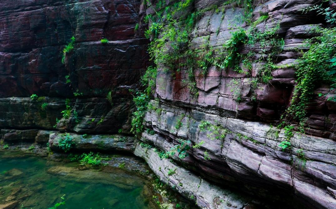 中原第一景;体验14亿年前震旦纪地壳运动所造成的地质遗迹,使得其成为