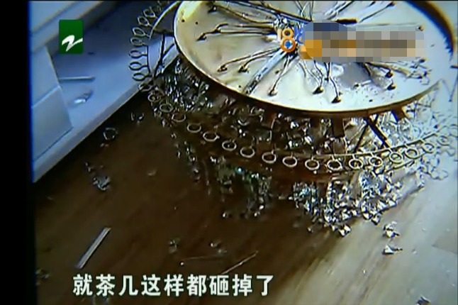 水晶灯掉下摔碎,讨要说法,装修公司:我们纯属帮个忙而已