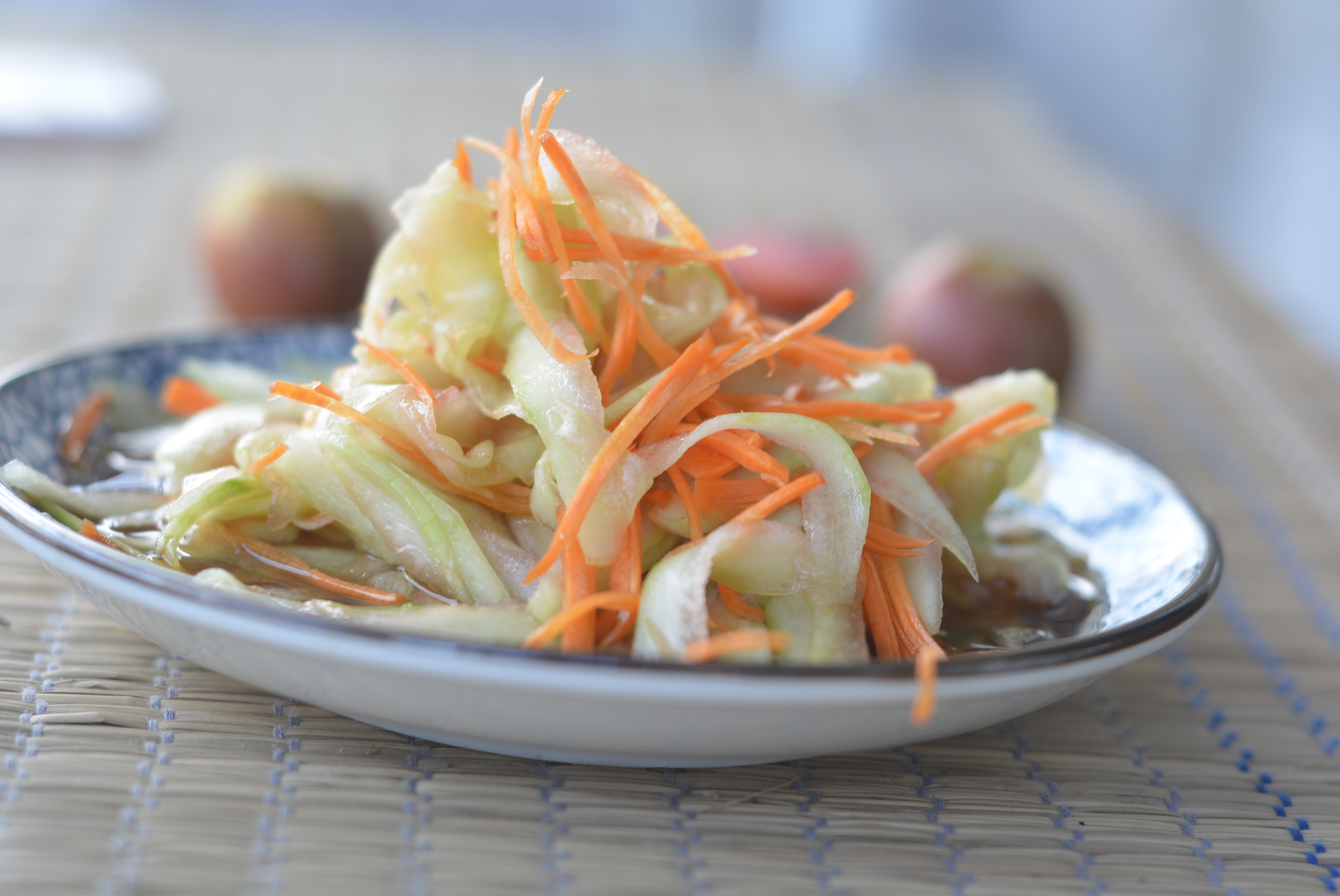 吃完西瓜不要扔西瓜皮,做成凉拌菜吃,清热解暑,还能治口舌生疮