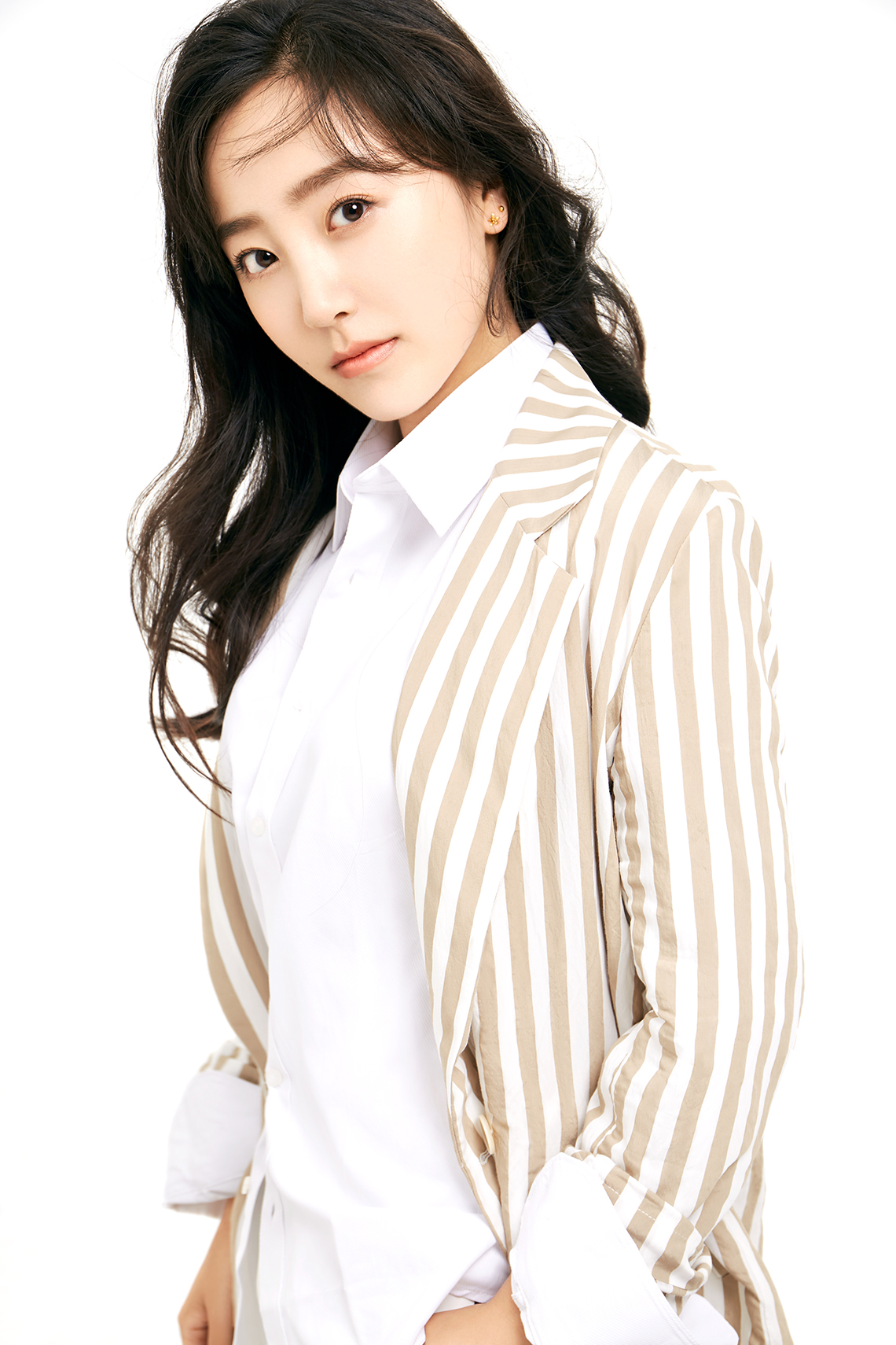 隋欣燃最新写真曝光 清新自然尽显知性气质美