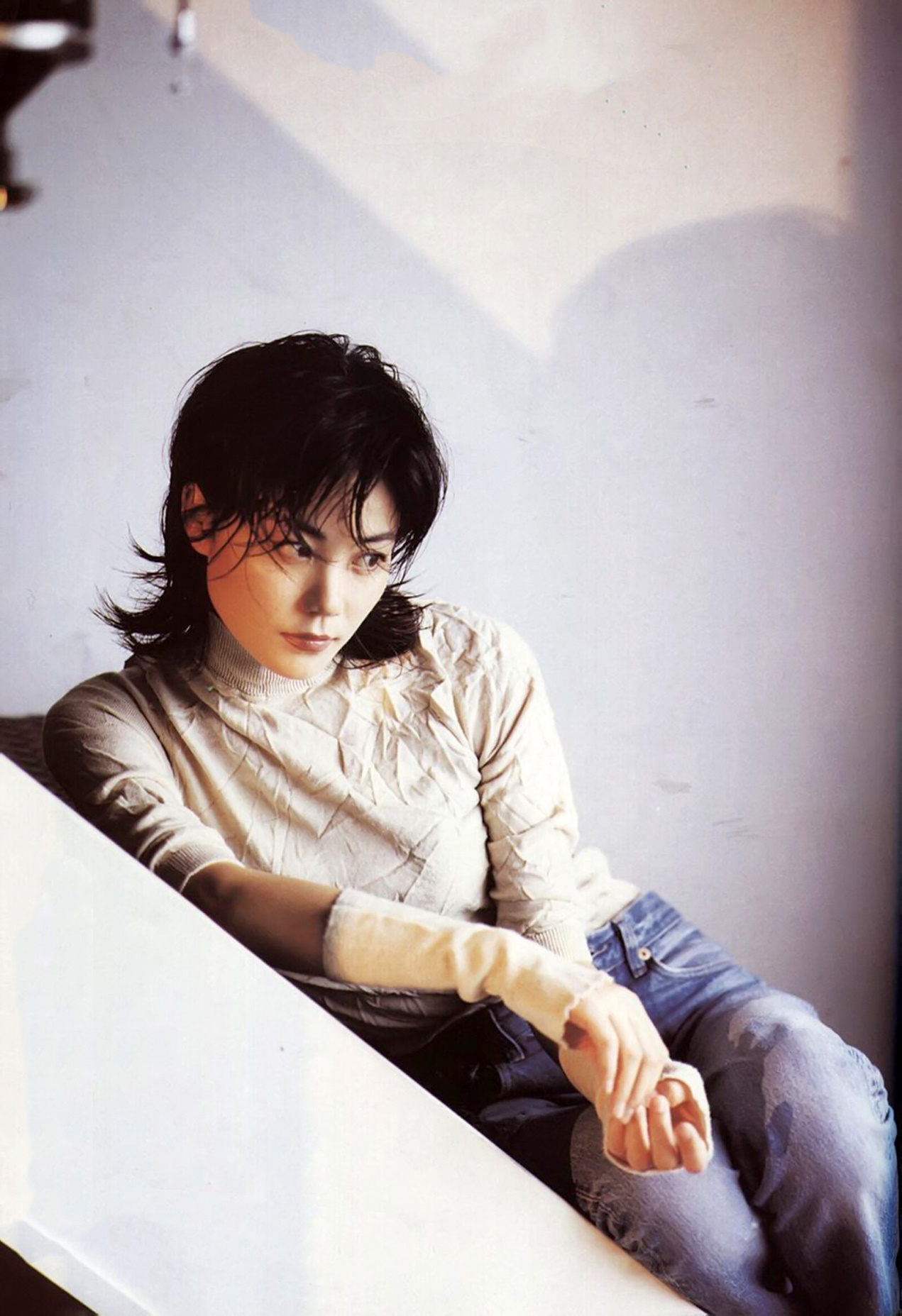 王菲早年青涩照,即使穿着十分朴素衣服,却依旧十分的惊艳!