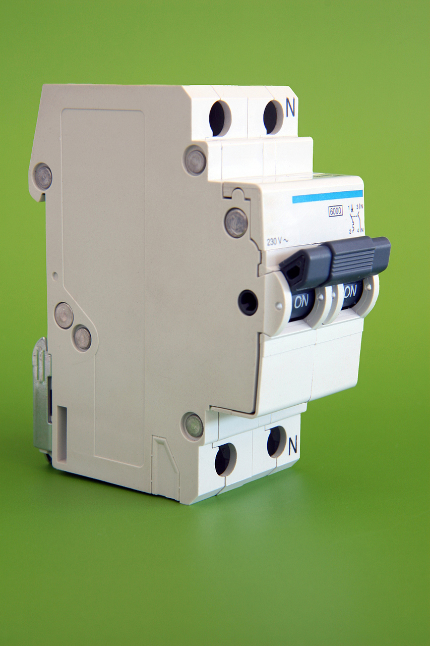 施耐德(schneider)空开漏电保护开关是一种高效,安全的电气保护设备.