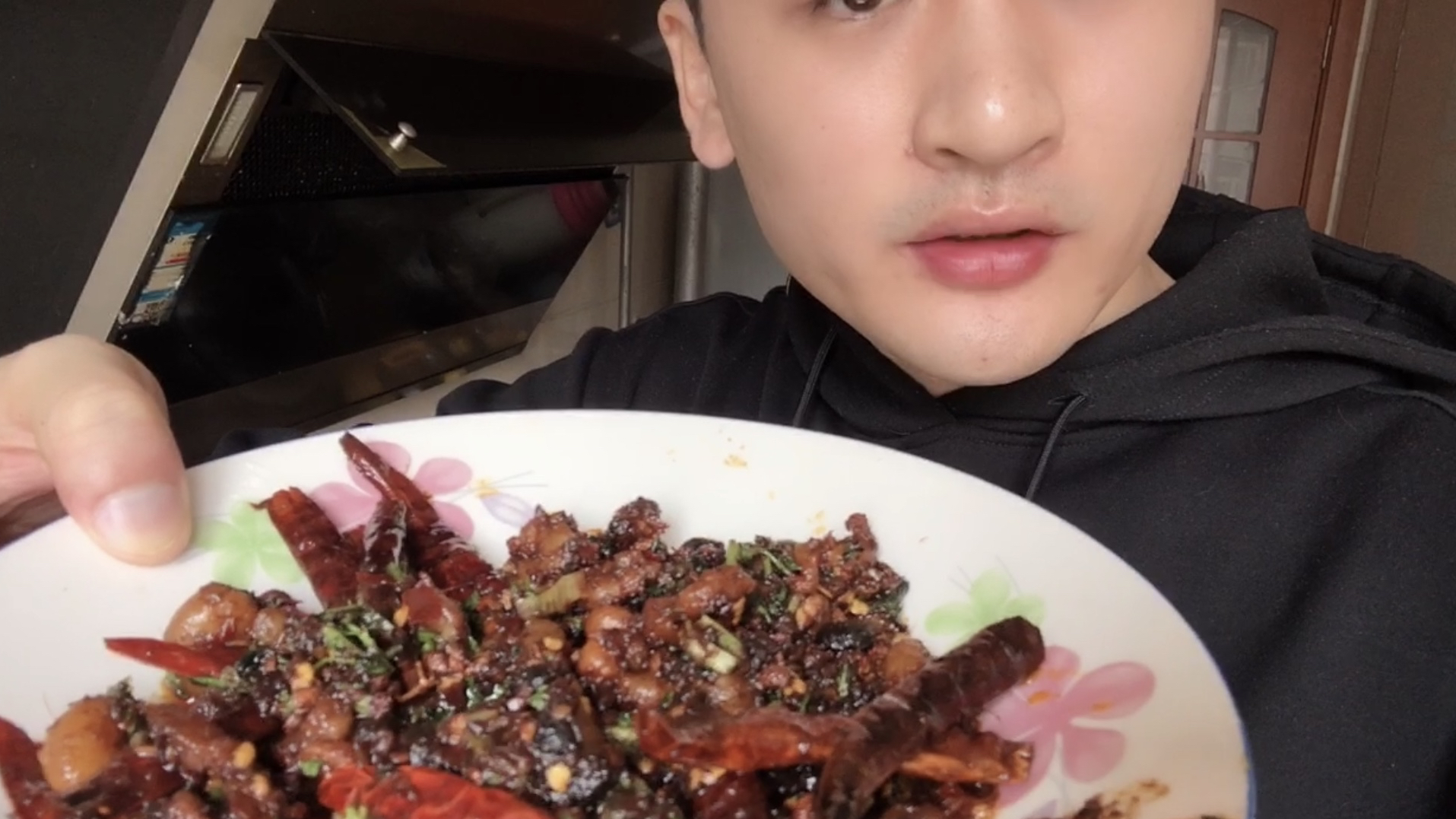 小北尝试做麻辣虾仁又麻又辣,香味十足,配上大白米饭真香!