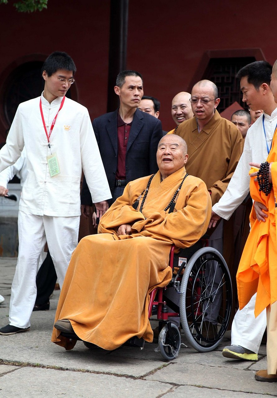 涅的境界 金碧峰禅师已成道证悟,唯独对吃饭用的玉钵爱不释手,每次