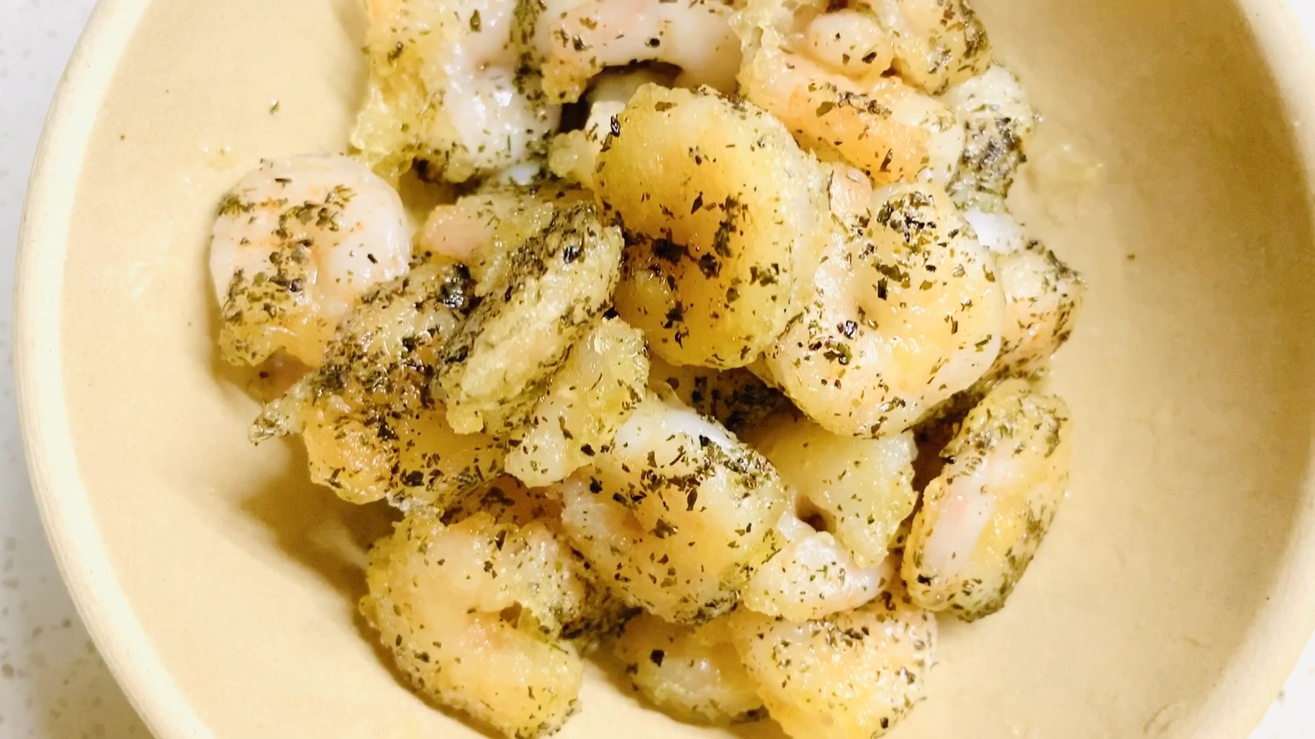 绿茶飘香,基围虾鲜活,春天的味道,茶香虾仁