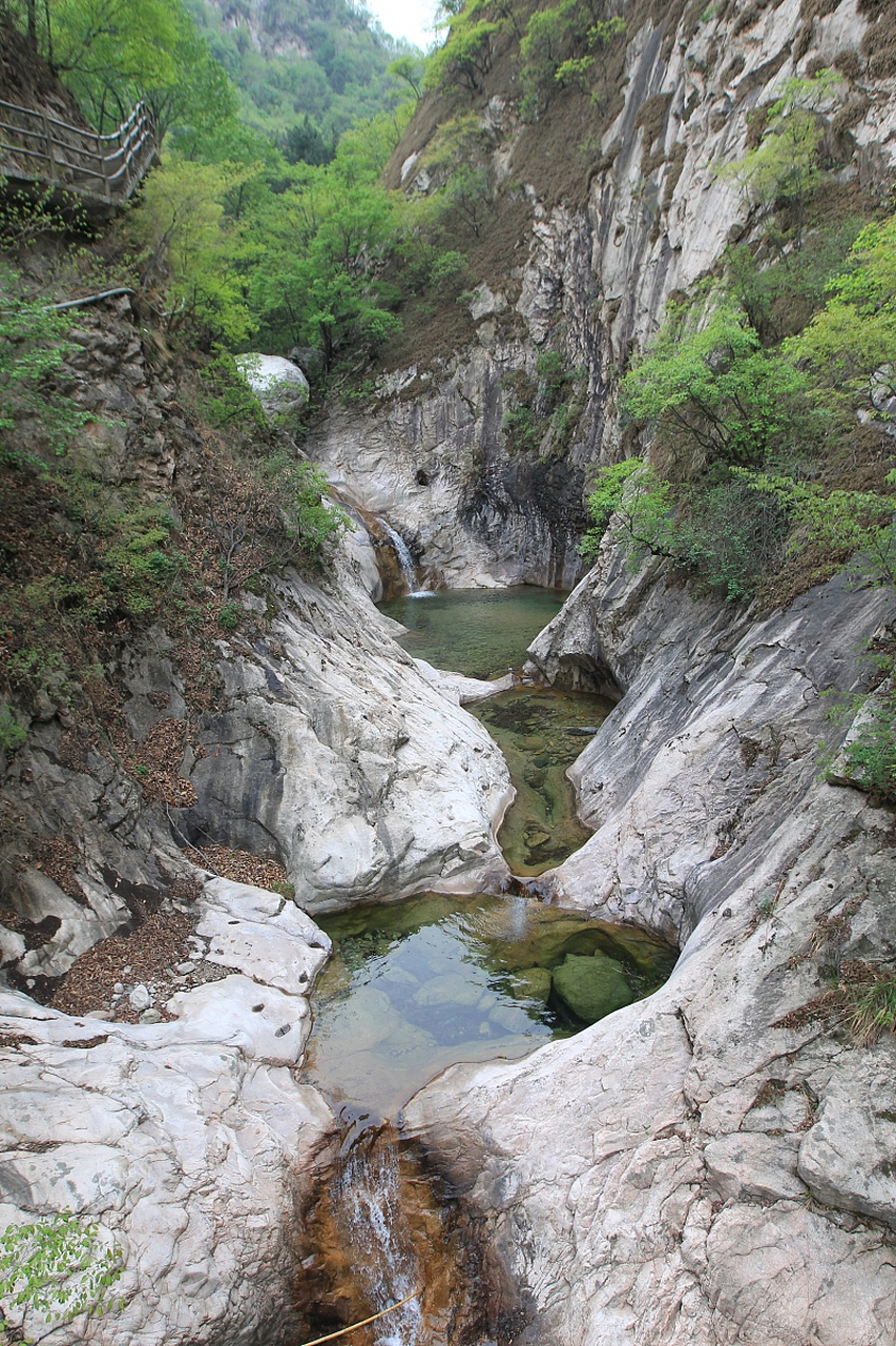 东拉山大峡谷,这个大自然雕刻的杰作,正等待着你来揭开它的神秘面纱