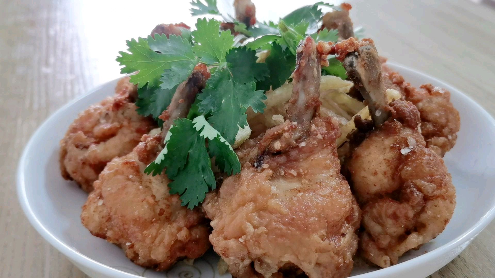 10元8个鸡腿,大姐姐给它做成8个鸡锤,外酥香里肉嫩太馋人了