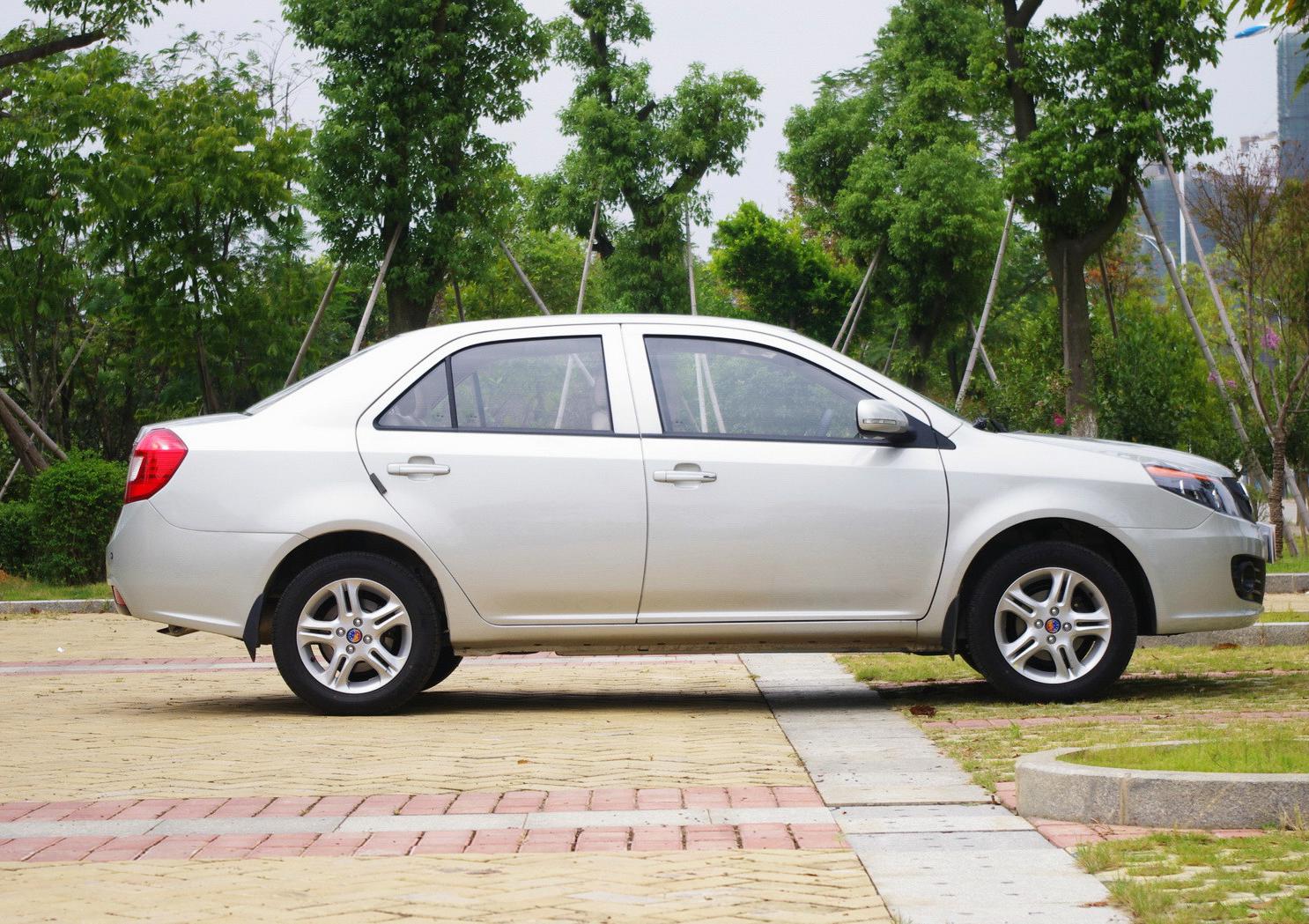 观看经典吉利sc6照片,整体设计很唯美,出色的设计理念